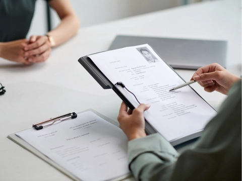 Relecture d'un CV de candidat pour recontacter un ancien saisonnier